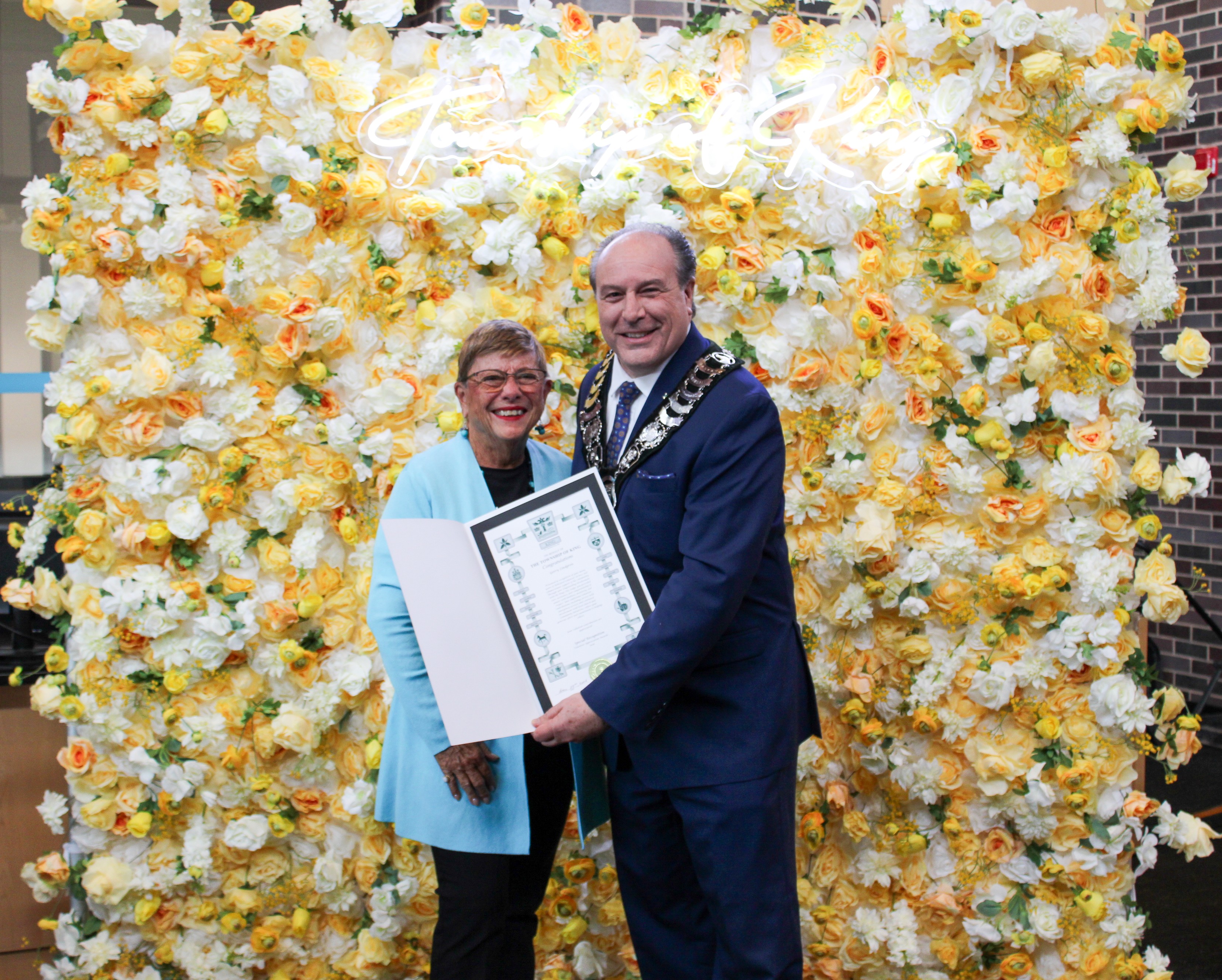 Gerry Lindgren and Mayor Steve Pellegrini